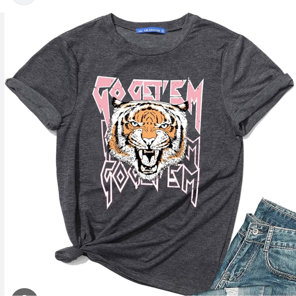 Gray Tiger Graphic T-Shirt size small